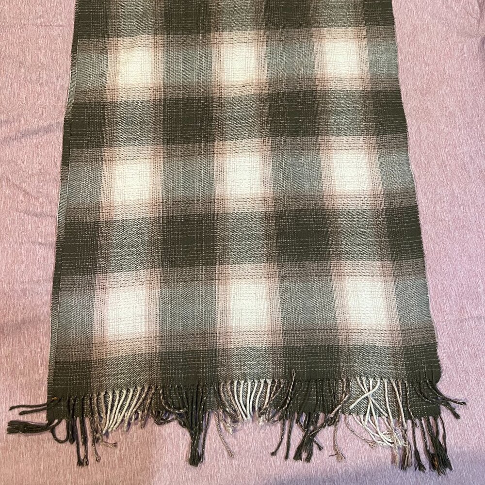 Gap wool blend plaid fringe scarf in pink/grey/white